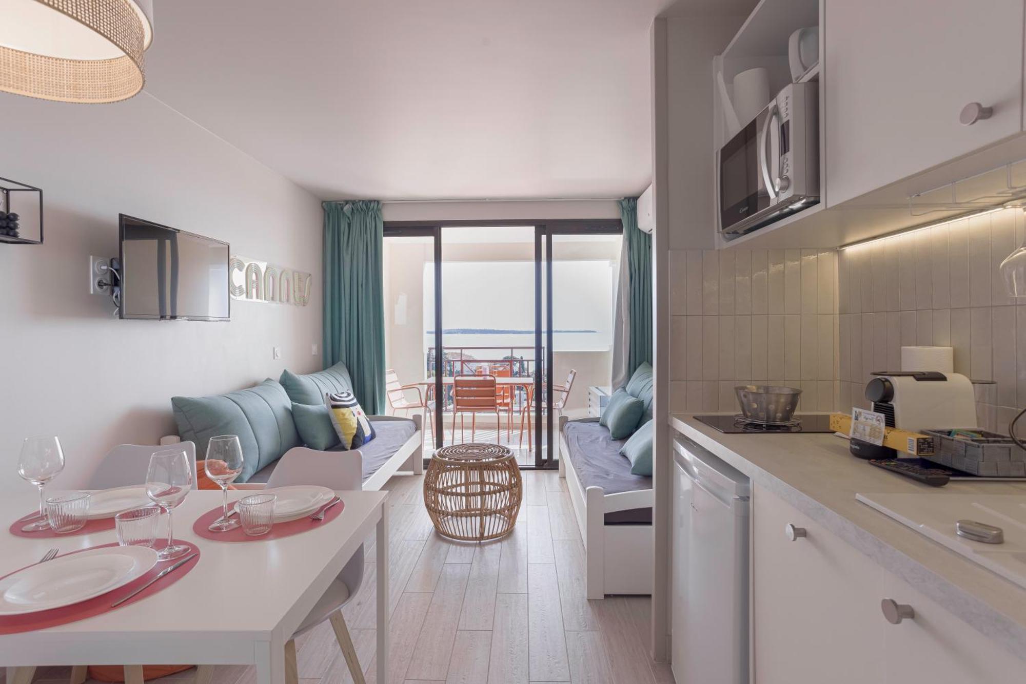 Bella Vista - Piscine, Vue Mer, Parking, Clim Holiday home Cannes